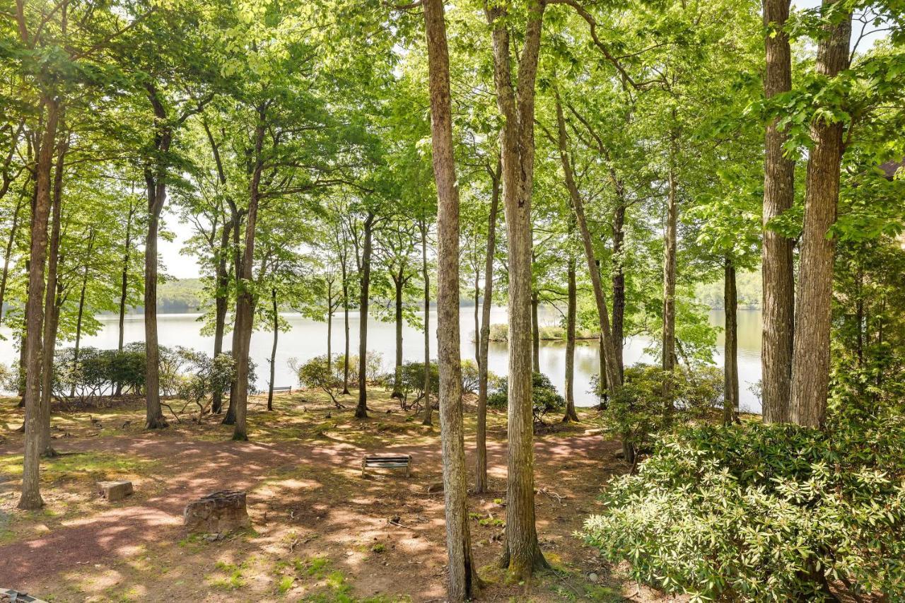 Apartment Lakefront Pool Access Less Than 1 Mi To Big Boulder Lake Harmony